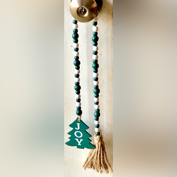 Christmas Tree Joy Green White Wood Bead Garland Twine Tassel Rustic Farmhouse - Picture 2 of 2